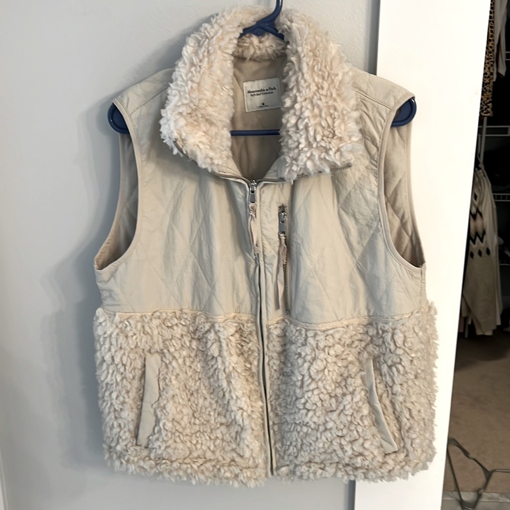 Abercrombie & Fitch Sherpa vest